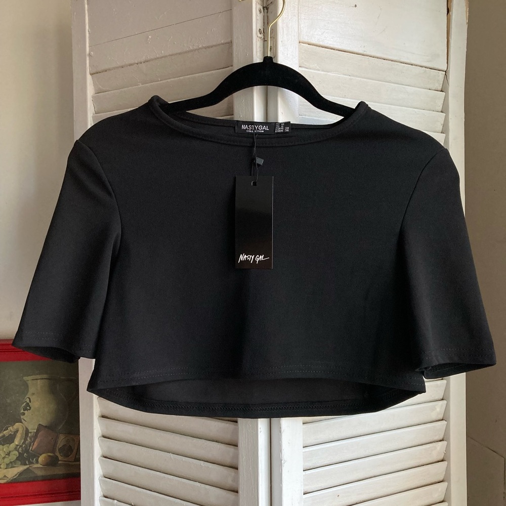 Extra cropped black top